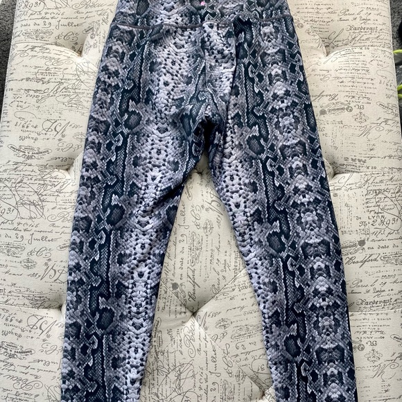 KIRA GRACE XS snakeskin capri. Great condition. - Picture 2 of 3